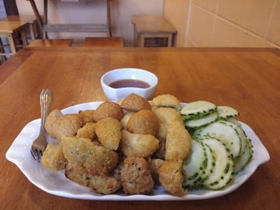 กู๋รงค์ (ลูกชิ้นปิ้งเตาถ่าน) กู๋รงค์ (ลูกชิ้นปิ้งเตาถ่าน)