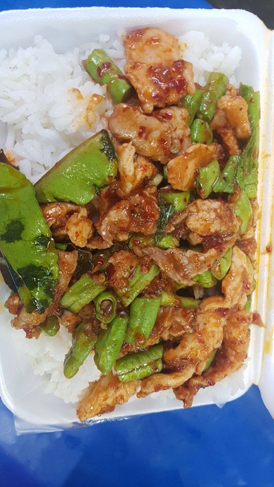 ข้าวราดผัดพริกแกงหมู ใส่ถ้ว