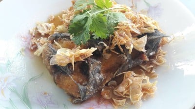 ปลาอินทรีย์ทอดราดซีอิ้ว