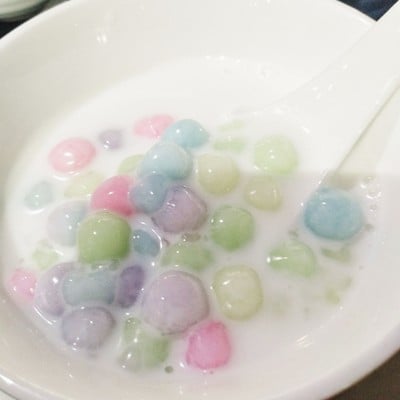 บัวลอยสามสี