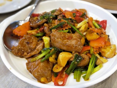 เนื้อเป็ดผัดพริกไทยดํา