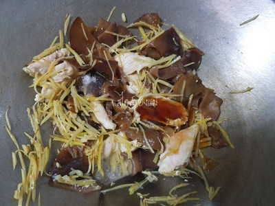 วิธีทำ อกไก่ผัดขิง วิธีทำ อกไก่ผัดขิง