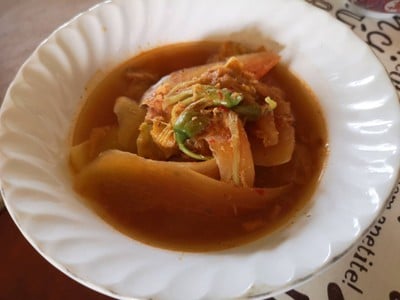 แกงส้มดอกแคเนื้อปลานินทอดกรอบ