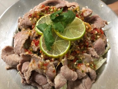 หมูมะนาวแซ่บ