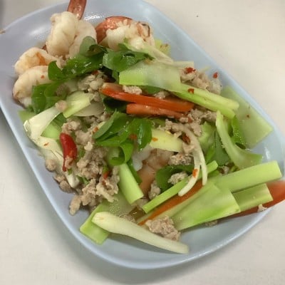 ยำก้านคะน้ากุ้งสด
