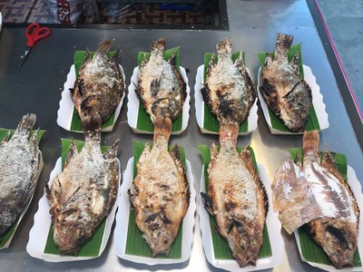 เมนูของร้าน ปลาเผาอินเตอร์ เมี่ยงปลาเผา ตลาดนัดจตุจักร ตลาดจตุจักร