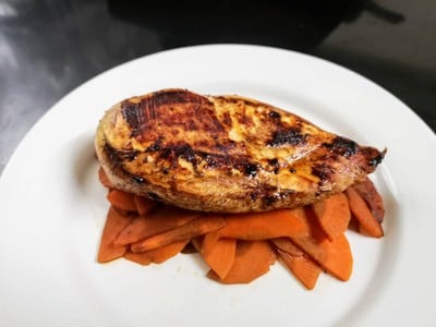 สเต็ก​อกไก่ซอสบัลซามิก