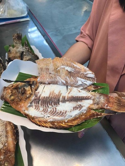 เมนูของร้าน ปลาเผาอินเตอร์ เมี่ยงปลาเผา ตลาดนัดจตุจักร ตลาดจตุจักร