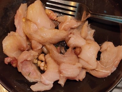 วิธีทำ จระเข้ผัดขี้เมา กะเพราแดง