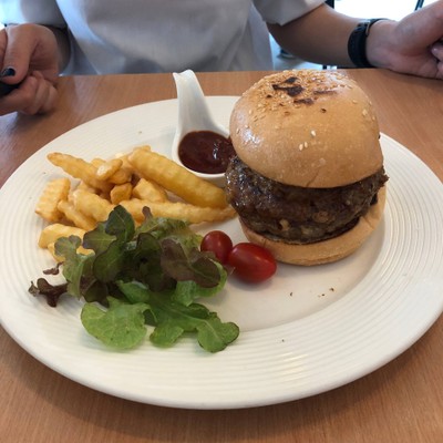 เบอร์เกอร์หมูชีสลาวา