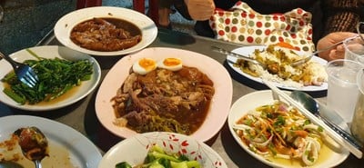 ขาหมูช้างเผือกคาวบอย-สาขาตลาดโต้รุ่งช้างเผือก สาขา1 ตลาดโต้รุ่งช้างเผือก
