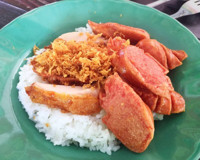 หมูทอด ไส้กรอก