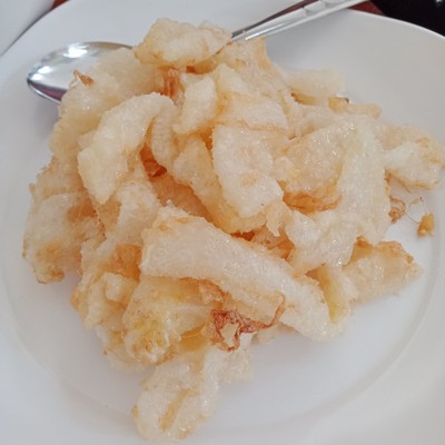 เส้นใหญ่ชุบไข่ทอด