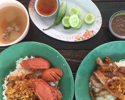 หมูทอด ไส้กรอก