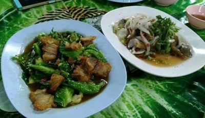แขนงหมูกรอบ