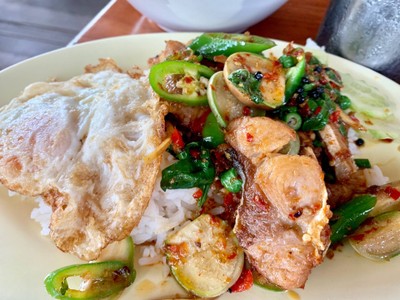ข้าวผัดฉ่าปลาค้าว
