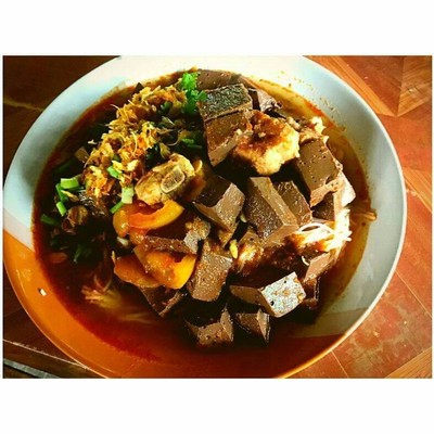 ขนมจีนน้ำเงี้ยว