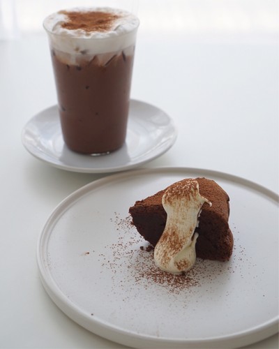 CHOCOLATE FLOURLESS CAKE