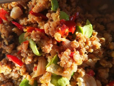 หมูผัดกะปิใส่สะตอ