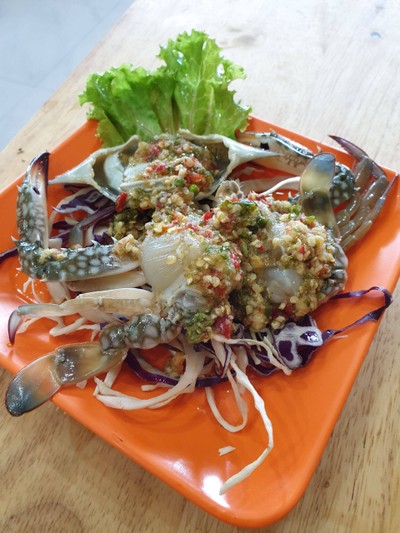 ยำปูม้าสด