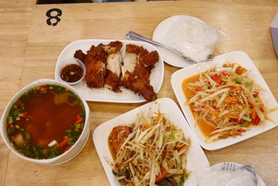 อาหาร หรือ เครื่องดื่ม