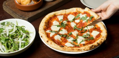 พิซซ่าสไตล์อิตาเลียนแท้ ๆ ในบรรยากาศสุด Casual