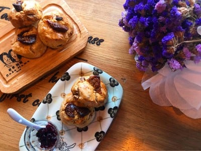 Cinnamon Fig Scone
