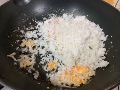 วิธีทำ ข้าวผัดหอยลายปุ้มปุ้ย