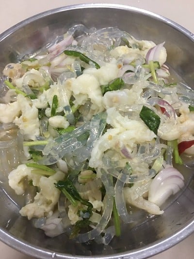 “ยำตีนไก่เส้นบุก" “ยำตีนไก่เส้นบุก"