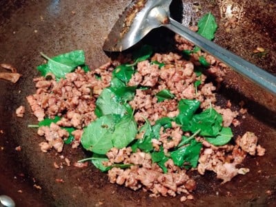 วิธีทำ เทคนิค กะเพราหมูสับ แบบแห้งๆ อร่อยกว่าร้าน