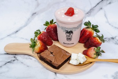 สตอเบอรี่ครีมชีสบราวนี่ สมูทตีั