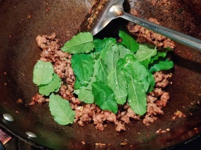 วิธีทำ เทคนิค กะเพราหมูสับ แบบแห้งๆ อร่อยกว่าร้าน