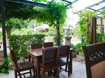 บรรยากาศ เจ้ณีย์ อีสานเเซ่บ