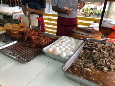 บรรยากาศ ร้านหมูทอดจับกัง