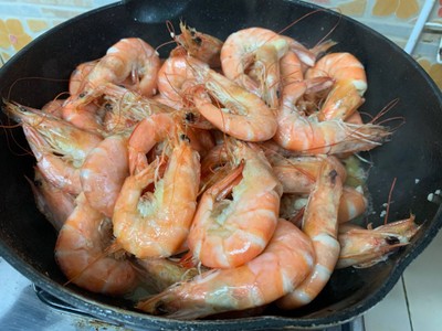 วิธีทำ กุ้งอบเนยกระเทียม