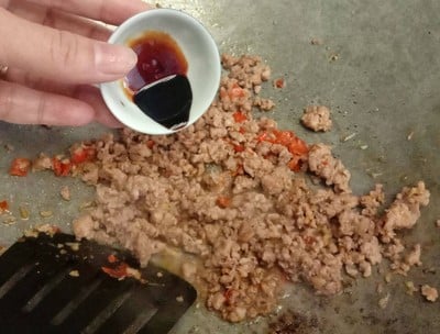 วิธีทำ ข้าวกะเพราเนื้อสับ-ไข่ดาว วิธีทำ ข้าวกะเพราเนื้อสับ-ไข่ดาว