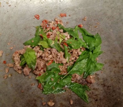 วิธีทำ ข้าวกะเพราเนื้อสับ-ไข่ดาว วิธีทำ ข้าวกะเพราเนื้อสับ-ไข่ดาว