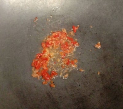 วิธีทำ ข้าวกะเพราเนื้อสับ-ไข่ดาว วิธีทำ ข้าวกะเพราเนื้อสับ-ไข่ดาว