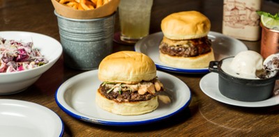 เบอร์เกอร์พรีเมียม 2 ชิ้น จุก ๆ คุ้ม ๆ ใน Vibe เรทโทรสุดชิก