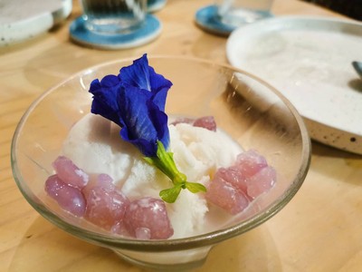 ไอศครีมกะทิสดทับทิมกรอบ