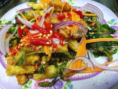 ยำผักรวมทอดกรอบ