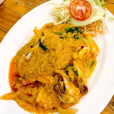 ปลาหมึก กุ้ง ผัดผงกระหรี่