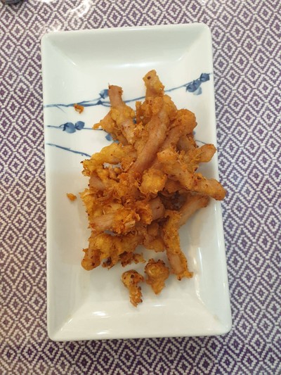 หมูทอดกระเทียมพริกไทย