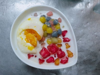 บัวลอยไข่หวานทับทิมกรอบ