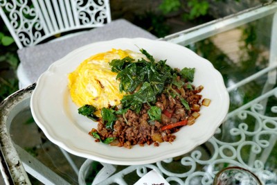 ข้าวไข่นุ่มกะเพราเนื้อออสเตรเลีย