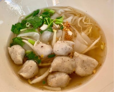 ก๋วยเตี๋ยวลูกชิ้นปลากราย