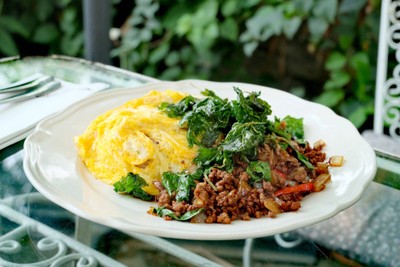 ข้าวไข่นุ่มกะเพราเนื้อออสเตรเลีย