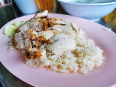ข้าวมันไก่หมูกรอบ