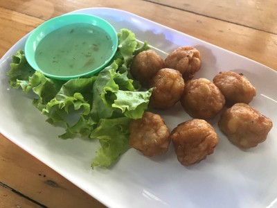 ลูกชิ้นกุ้ง ทอด