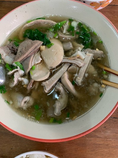 เมนูของร้าน เกาเหลาเลือดหมู นายฮี้ ซอยประชาอุทิศ 79 หมู่บ้านวิเศษสุข